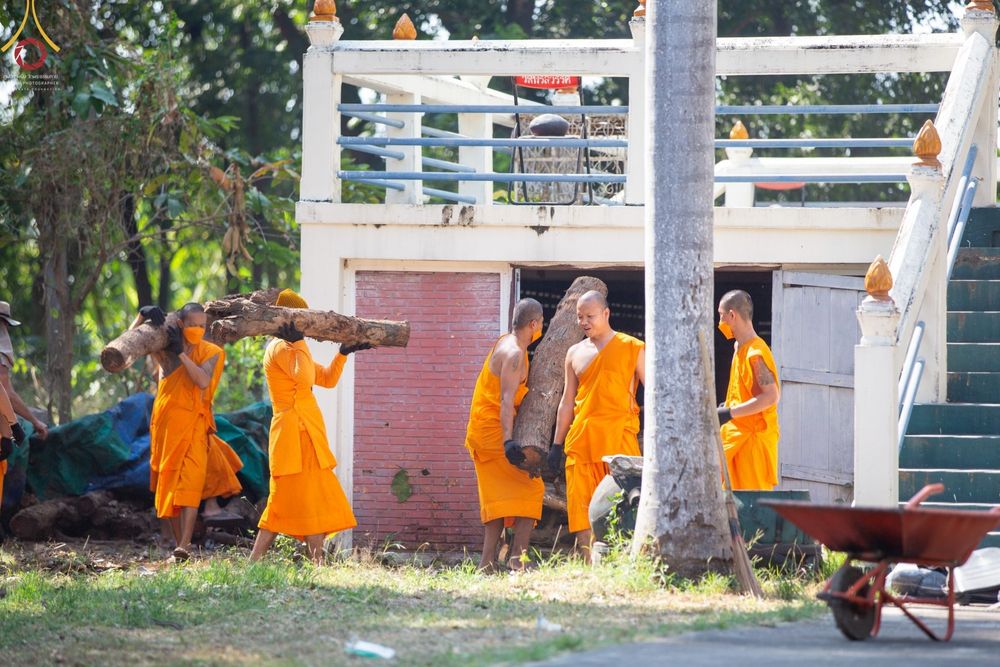 ภาพ No.71734:พระธรรมยาตรา ปฏิบัติศาสนกิจ ทำนุบำรุงศาสนสถาน, สวดธรรมจักร ,ปฏิบัติธรรม ร่วมกับชุมชน,นักเรียนเด็กดีวีสตาร์ และร่วมพิธีทอดผ้าป่าบำรุงศาสนสถาน ในโครงการธรรมยาตรากตัญญูบูชา มหาปูชนียาจารย์ พระมงคลเทพมุนี(สด จนฺทสโร) พระผู้ปราบมาร อนุสรณ์สถาน 7 แห่ง ปีที่ 11
