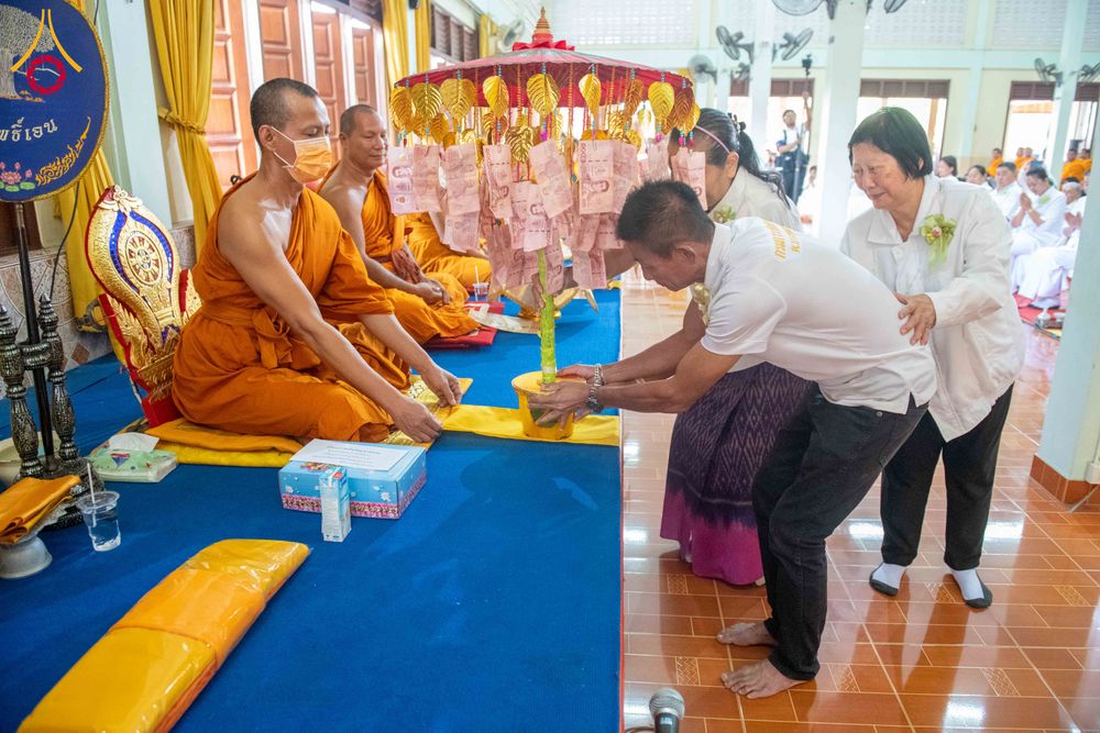 ภาพ No.296420:วันที่ 16 มกราคม พ.ศ. 2569 พิธีทอดผ้าป่าทำนุบำรุงศาสนสถาน ณ วัดโพธิ์เอน ต.บางขุนกอง อ.บางกรวย จ.นนทบุรี อนุสรณ์สถานลำดับที่ 4 สถานที่เกิดด้วยกายธรรม ในโครงการธรรมยาตรา กตัญญูบูชา มหาปูชนียาจารย์ พระมงคลเทพมุนี(สด จนฺทสโร) พระผู้ปราบมาร อนุสรณ์สถาน 7 แห่ง