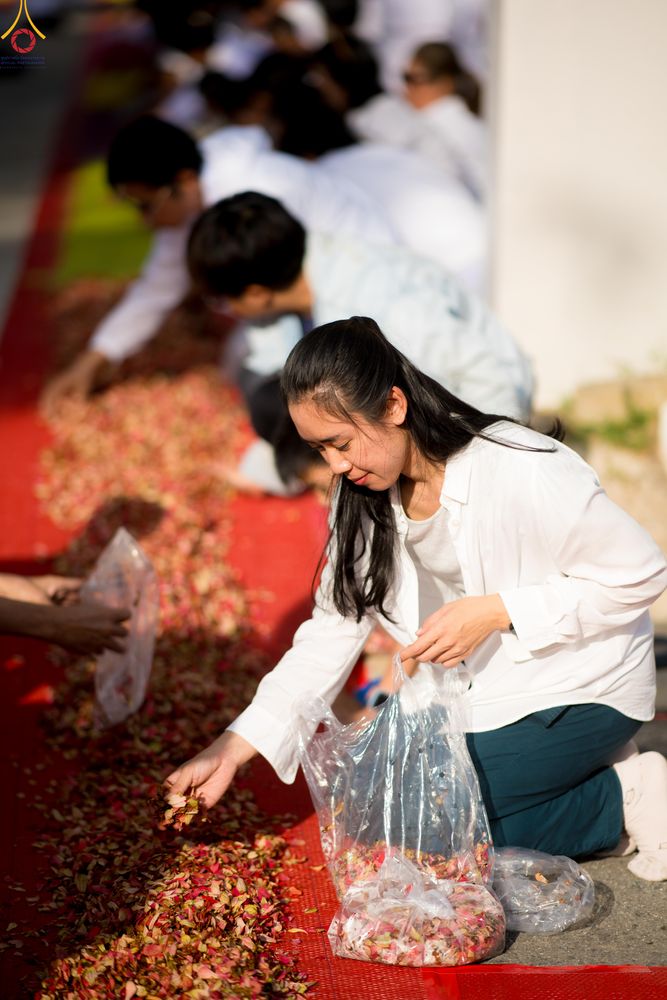 ภาพ No.287418:วันที่ 3 มกราคม พ.ศ. 2569 พิธีต้อนรับพระธรรมยาตรา ในโครงการธรรมยาตรา กตัญญูบูชา มหาปูชนียาจารย์ พระมงคลเทพมุนี(สด จนฺทสโร) พระผู้ปราบมาร อนุสรณ์สถาน 7 แห่ง ปีที่ 14 ณ อนุสรณ์สถานมหาวิหารพระมงคลเทพมุนี (โลตัสแลนด์) อ.สองพี่น้อง จ.สุพรรณบุรี