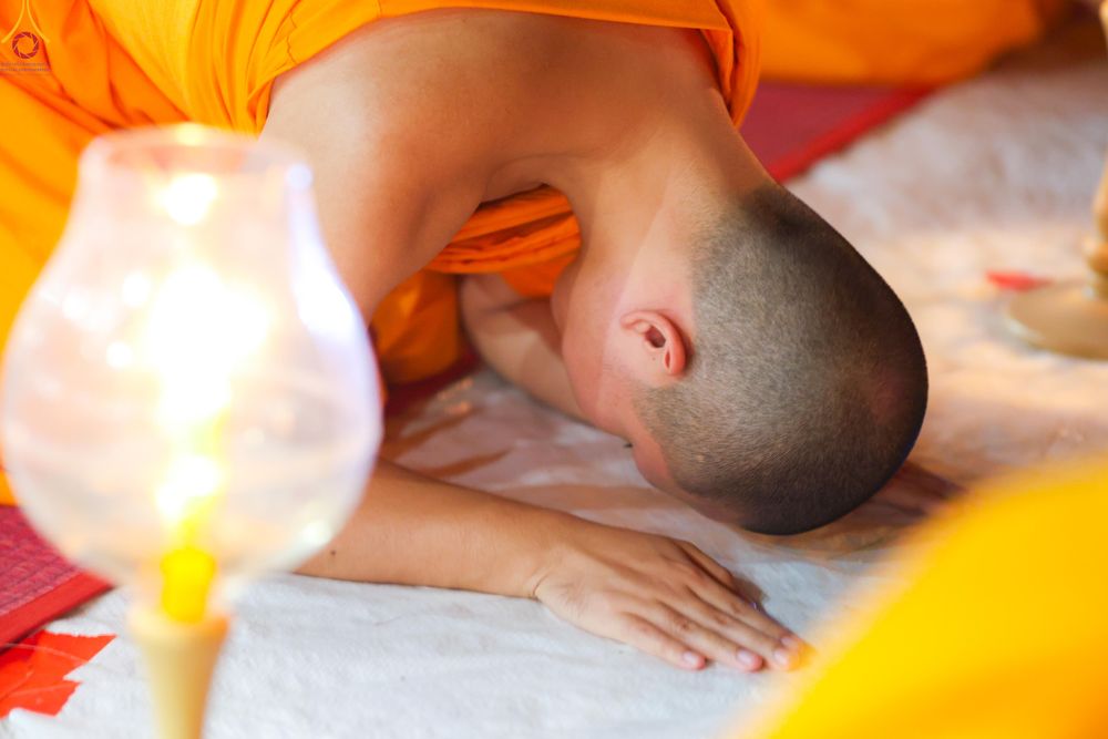 ภาพ No.290230:วันที่ 6 มกราคม พ.ศ. 2569 พิธีจุดประทีปถวายเป็นพุทธบูชา และบูชาธรรมมหาปูชนียาจารย์ (ภาพชุดที่ 2) ณ อนุสรณ์สถานมหาวิหารพระมงคลเทพมุนี (โลตัสแลนด์) อ.สองพี่น้อง จ.สุพรรณบุรี ในโครงการธรรมยาตรา กตัญญูบูชา มหาปูชนียาจารย์ พระมงคลเทพมุนี(สด จนฺทสโร) พระผู้ปรา