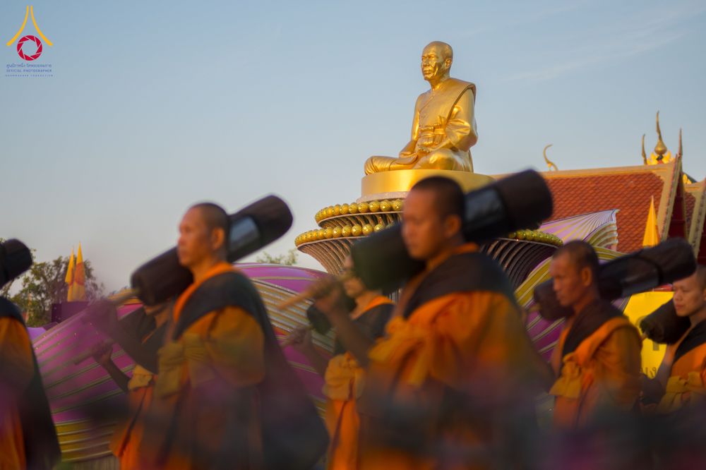 ภาพ No.294680:วันอาทิตย์ที่ 14 ธันวาคม พ.ศ.2568 พระธรรมยาตราปฏิบัติธรรมและถ่ายภาพหมู่ประวัติศาสตร์ ณ วัดสองพี่น้อง ต.ต้นตาล อ.สองพี่น้อง จ.สุพรรณบุรี ในโครงการธรรมยาตรา กตัญญูบูชา มหาปูชนียาจารย์ พระมงคลเทพมุนี(สด จนฺทสโร) พระผู้ปราบมาร อนุสรณ์สถาน 7 แห่ง ปีที่ 14