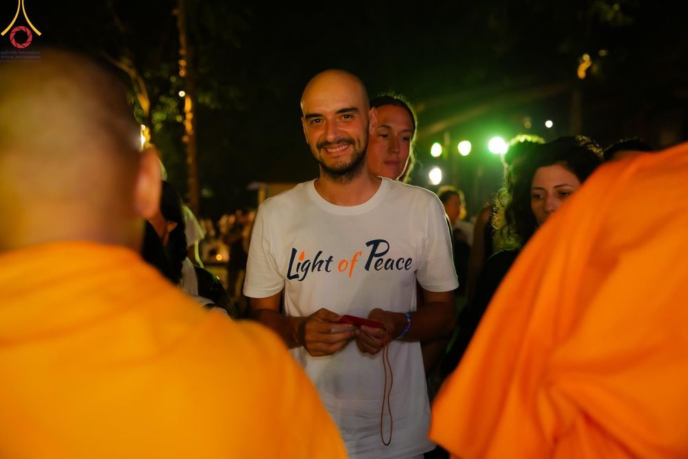 ภาพ No.156600:วัดพุทธบาหลีและวัดพระธรรมกาย จัดปฏิบัติธรรมนานาชาติ 1,151 คนจาก 78 ประเทศ ใน "วันสันติภาพสากล" ณ บาหลี อินโดนีเซีย วันเสาร์ที่ 21 กันยายน พ.ศ. 2567 เวลา 16.00-21.00 น. ณ พิพิธภัณฑ์ ARMA เมืองอูบุด จังหวัดบาหลี ประเทศอินโดนีเซีย