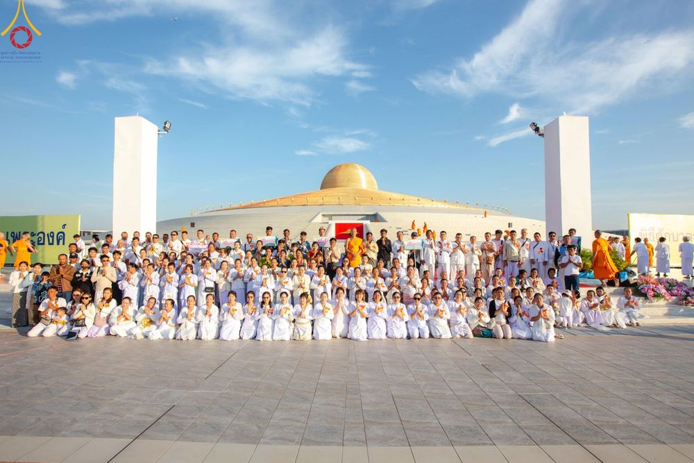 ภาพ No.187956:พิธีตักบาตรฉลองพระใหม่ ต้อนรับพุทธศักราช 2568 ณ ลานธรรมพระมหาธรรมกายเจดีย์ วัดพระธรรมกาย จ.ปทุมธานี วันที่ 1 มกราคม พ.ศ. 2568