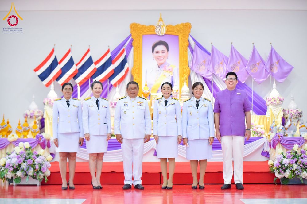 ภาพ No.227304:วันอังคารที่ 3 มิถุนายน พ.ศ. 2568 นายอำเภอคลองหลวง นำพสกนิกรรวมใจภักดิ์ สมเด็จพระนางเจ้าฯ พระบรมราชินี เนื่องในโอกาสวันเฉลิมพระชนมพรรษา ณ อาคารปลูกศรัทธา 2 วัดพระธรรมกาย อ.คลองหลวง จ.ปทุมธานี