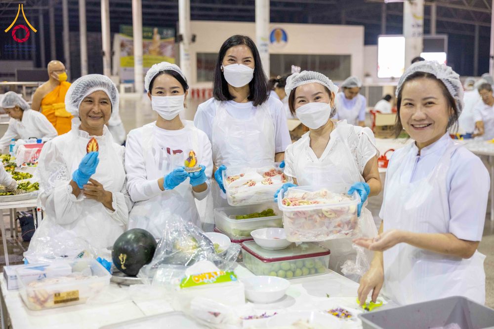 ภาพ No.302977:วันที่ 26 มกราคม พ.ศ. 2569 พิธีถวายภัตตาหารเป็นสังฆทาน แด่พระธรรมยาตรา ณ วัดพระธรรมกาย  จังหวัดปทุมธานี ในโครงการธรรมยาตรา กตัญญูบูชา มหาปูชนียาจารย์ พระมงคลเทพมุนี(สด จนฺทสโร) พระผู้ปราบมาร อนุสรณ์สถาน 7 แห่ง ปีที่ 14