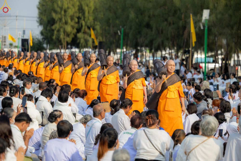 ภาพ No.299713:วันที่ 18 มกราคม พ.ศ. 2569 พิธีต้อนรับพระธรรมยาตรา (ภาพชุดที่ 2) ณ อนุสรณ์สถานลำดับที่ 5  สถานที่เผยแผ่วิชชาธรรมกายครั้งแรก อนุสรณ์สถานบางปลา วัดบางปลา อำเภอบางเลน จังหวัดนครปฐม ในโครงการธรรมยาตรา กตัญญูบูชา มหาปูชนียาจารย์ พระมงคลเทพมุนี(สด จนฺทสโร) พระ