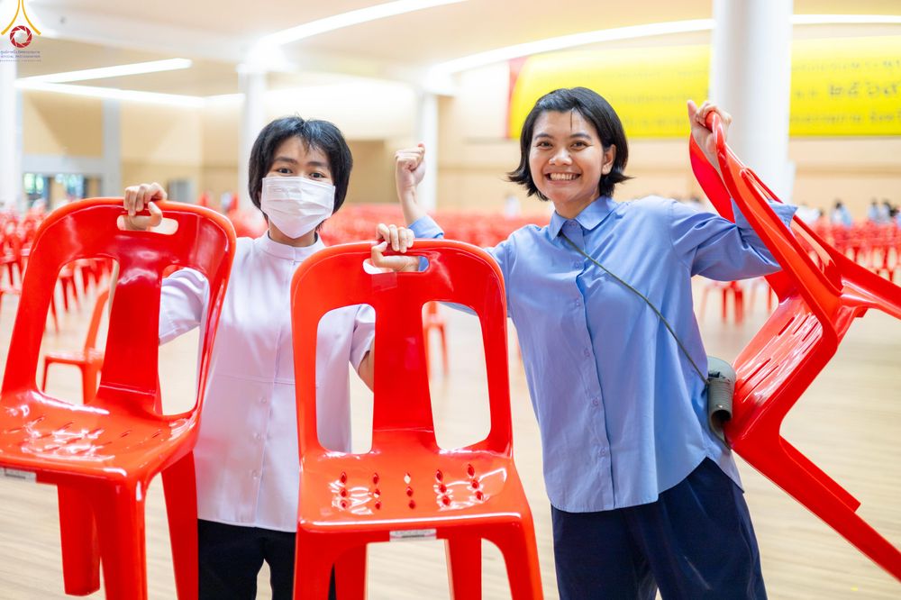 ภาพ No.322786:วันที่ 15-18 เมษายน พ.ศ.2569 การเเตรียมโต๊ะฉัน , เตรียมจุดพักค้าง , เรียงเก้าอี้ , เรียงกล่องไทยธรรม  เพื่องานถวายมหาสังฆทาน 40,000 กว่าวัดทั่วประเทศ วันคุ้มครองโลก 22 เมษายน พ.ศ.2569 วัดพระธรรมกาย