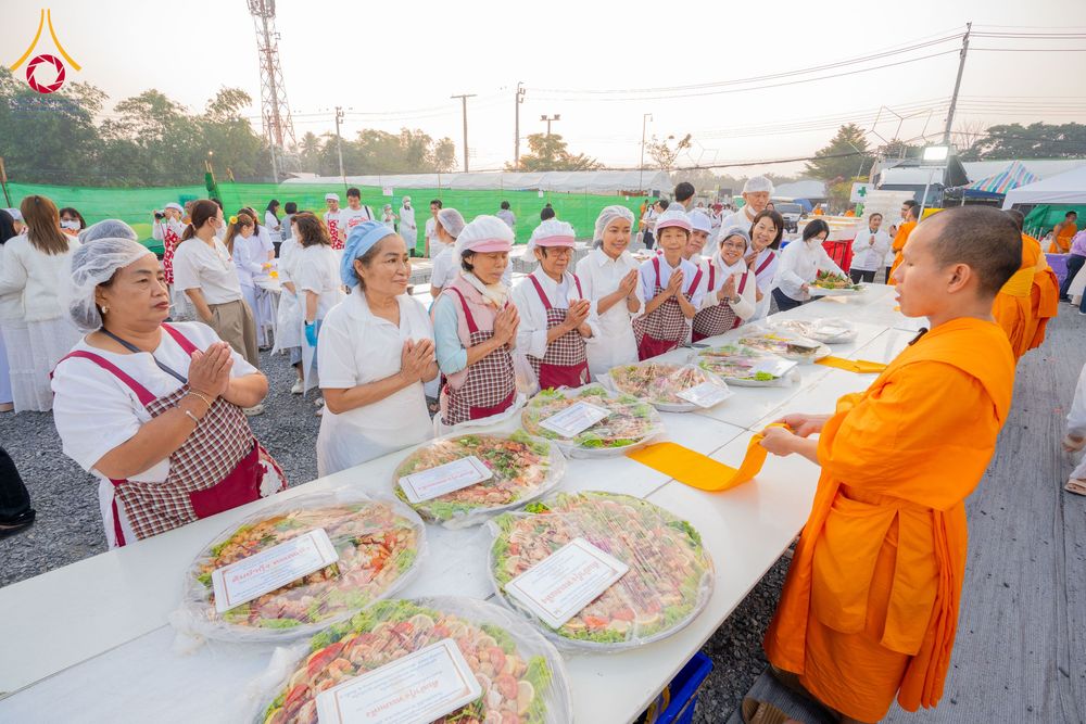 ภาพ No.294823:วันที่ 15 มกราคม พ.ศ. 2569 พิธีถวายภัตตาหารเป็นสังฆทาน แด่พระธรรมยาตรา ณ วัดโบสถ์บน ต.บางคูเวียง จ.นนทบุรี อนุสรณ์สถานลำดับที่ 4 สถานที่เกิดด้วยกายธรรม ในโครงการธรรมยาตรา กตัญญูบูชา มหาปูชนียาจารย์ พระมงคลเทพมุนี(สด จนฺทสโร) พระผู้ปราบมาร อนุสรณ์สถาน 7 แ