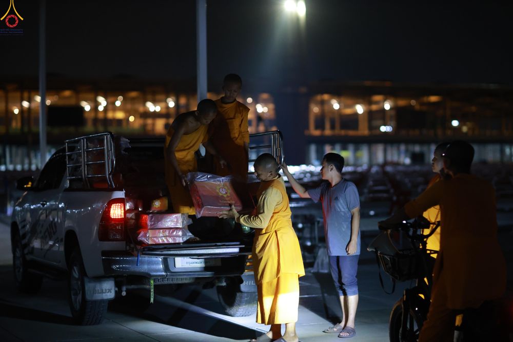 ภาพ No.323266:วันที่ 20 เมษายน พ.ศ.2569 การเตรียมงานของบุคลากรทางการแพทย์ , จุดลงทะเบียนพระสังฆาธิการ , วางกล่องไทยธรรม เพื่องานถวายมหาสังฆทาน 40,000 กว่าวัดทั่วประเทศ วันคุ้มครองโลก 22 เมษายน พ.ศ.2569 วัดพระธรรมกาย