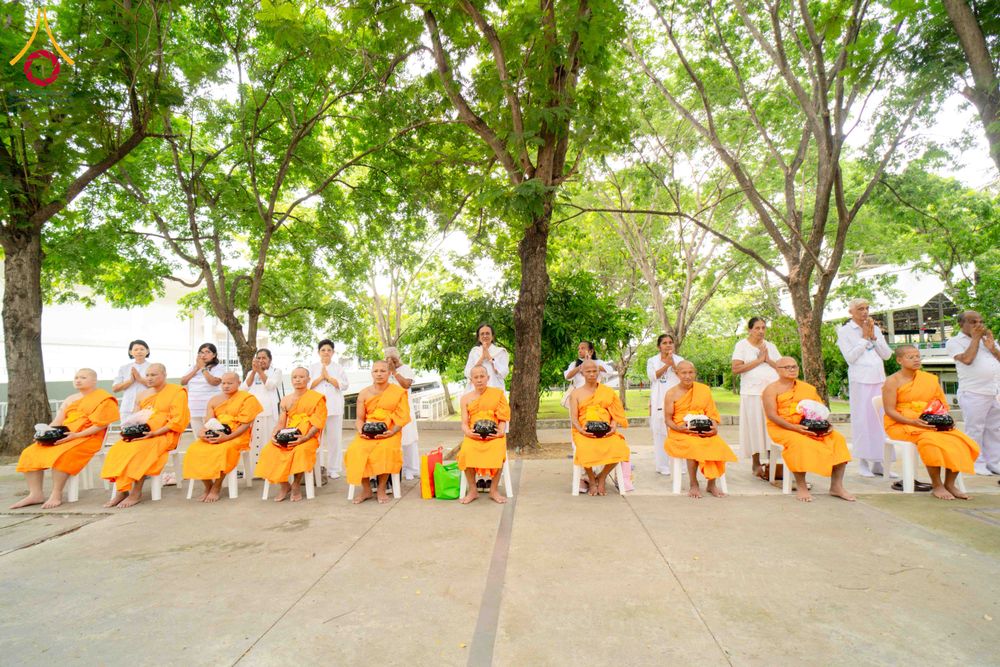 ภาพ No.342512:วันที่ 31 กรกฎาคม พ.ศ. 2569  ต้อนรับคณะแสวงบุญชาวศรีลังกา 31 ท่าน เยี่ยมชมวัดพระธรรมกาย