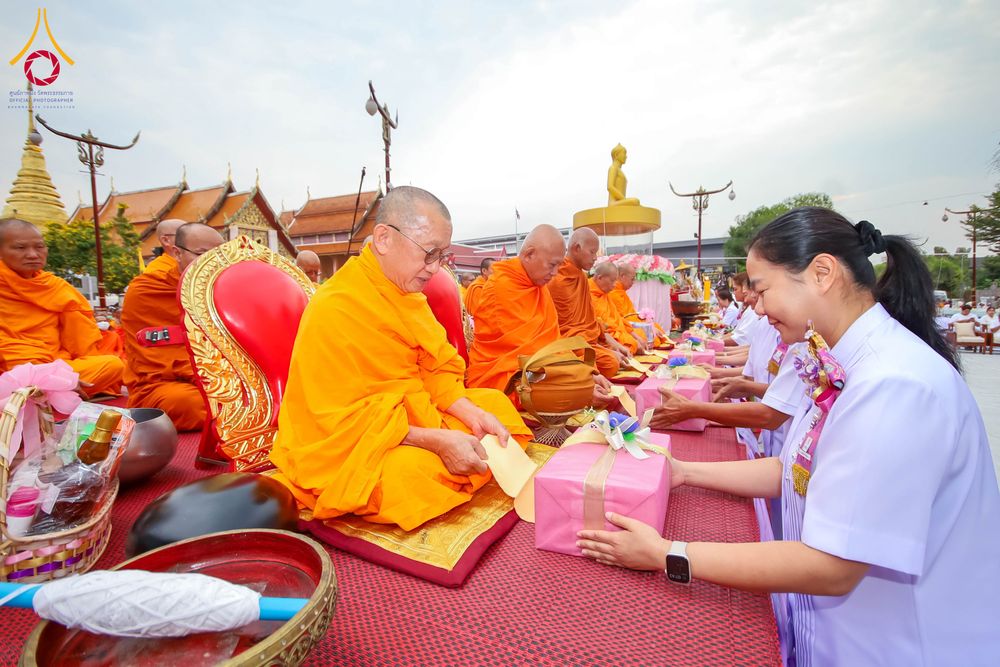 ภาพ No.310860:วันอาทิตย์ที่ 22 กุมภาพันธ์ พ.ศ. 2569 พิธีตักบาตรเเด่คณะพระภิกษุสงฆ์ 1,111 รูป จังหวัดน่าน หนึ่งในโครงการตักบาตรพระ 2,000,000 รูป 77 จังหวัดทั่วไทย ในวาระอันเป็นมงคลยิ่ง ครบรอบ 744 ปี นครน่าน สืบสานศรัทธา ทำบุญใหญ่ของเมืองน่าน ณ ข่วงเมือง วัดภูมินทร์ อำเ