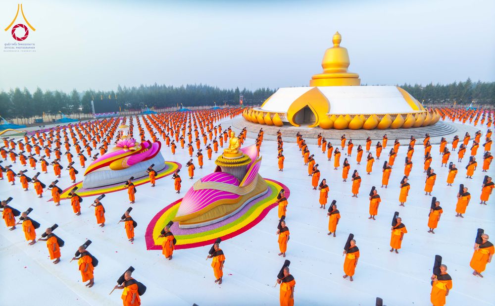 ภาพ No.299848:วันที่ 19 มกราคม พ.ศ.2569 พระธรรมยาตราปฏิบัติธรรมและถ่ายภาพหมู่ประวัติศาสตร์ ณ อนุสรณ์สถานลำดับที่ 5 สถานที่เผยแผ่วิชชาธรรมกายครั้งแรก  อนุสรณ์สถานบางปลาวัดบางปลา อ.บางเลน จ.นครปฐม ในโครงการธรรมยาตรา กตัญญูบูชา มหาปูชนียาจารย์ พระมงคลเทพมุนี(สด จนฺทสโร) 