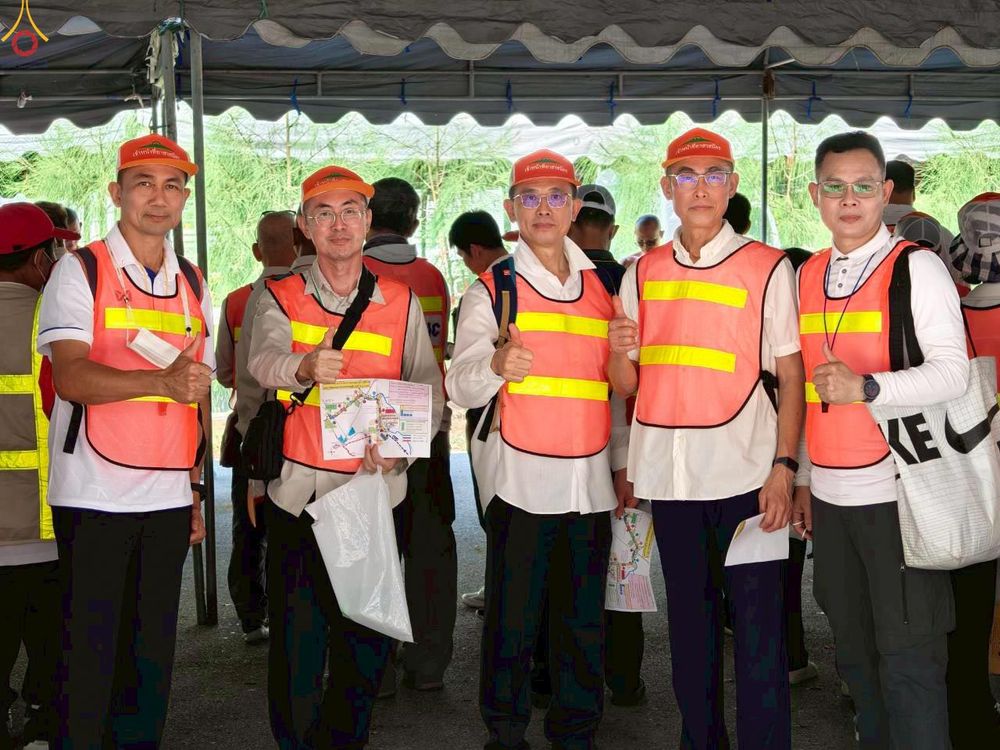 ภาพ No.300586:ภาพเบื้องหลังอาสาสมัครรวมใจ ชุดที่ 3 ในโครงการธรรมยาตรา กตัญญูบูชา มหาปูชนียาจารย์ พระมงคลเทพมุนี(สด จนฺทสโร) พระผู้ปราบมาร อนุสรณ์สถาน 7 แห่ง ปีที่ 14