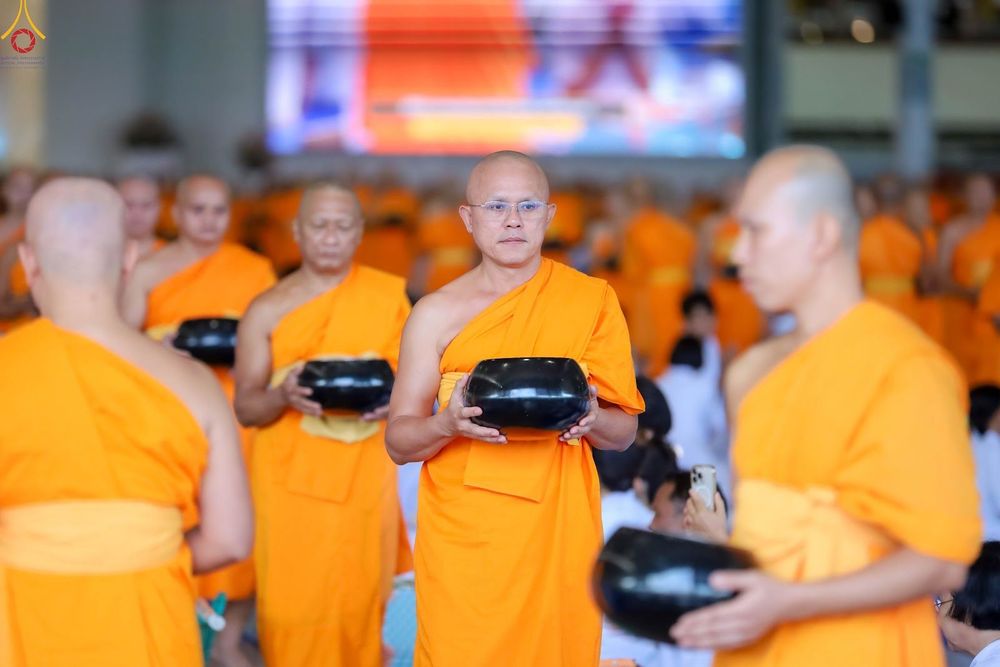 ภาพ No.345402:วันพฤหัสบดีที่ 27 สิงหาคม พ.ศ.2569 พิธีตักบาตรในวันธรรมชัย ณ สภาธรรมกายสากล วัดพระธรรมกาย ปทุมธานี
