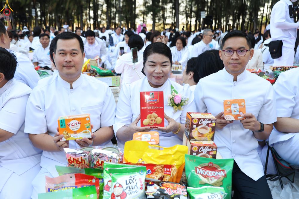 ภาพ No.289331:วันที่ 7 มกราคม พ.ศ. 2569 พิธีตักบาตรพระธรรมยาตรา ณ อนุสรณ์สถานลำดับที่ 1 สถานที่เกิดด้วยรูปกายเนื้อ อนุสรณ์สถานมหาวิหารพระมงคลเทพมุนี (โลตัสแลนด์) อ.สองพี่น้อง จ.สุพรรณบุรี ในโครงการธรรมยาตรา กตัญญูบูชา มหาปูชนียาจารย์ พระมงคลเทพมุนี(สด จนฺทสโร) พระผู้ป