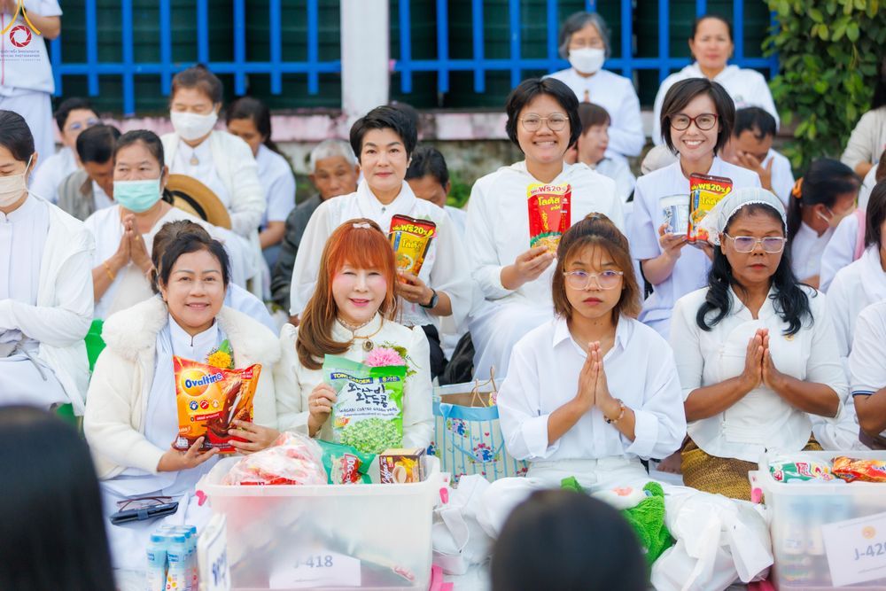 ภาพ No.297639:วันที่ 18 มกราคม พ.ศ. 2569 พิธีตักบาตรพระธรรมยาตรา ณ วัดโบสถ์บน ต.บางคูเวียง จ.นนทบุรี อนุสรณ์สถานลำดับที่ 4 สถานที่เกิดด้วยกายธรรม ในโครงการธรรมยาตรา กตัญญูบูชา มหาปูชนียาจารย์ พระมงคลเทพมุนี(สด จนฺทสโร) พระผู้ปราบมาร อนุสรณ์สถาน 7 แห่ง ปีที่ 14