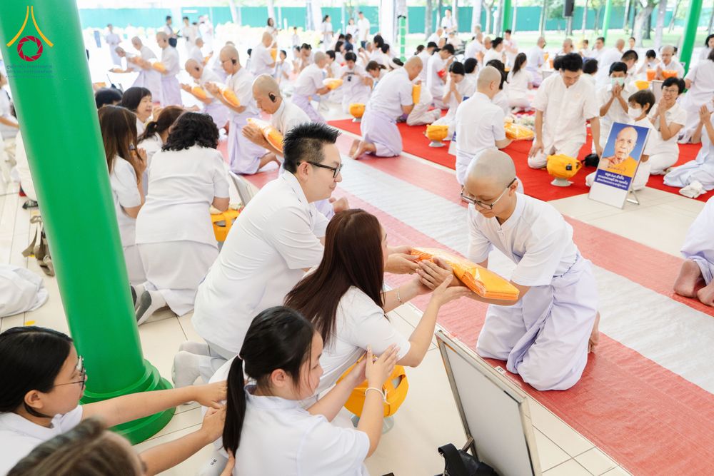 ภาพ No.286559:วันเสาร์ที่ 12 กรกฏาคม พ.ศ.2568 พิธีบรรพชาอุปสมบท  โครงการบรรพชาอุปสมบทหมู่ ธรรมทายาทนานาชาติ(ภาคภาษาจีน), โครงการบรรพชาสามเณร โรงเรียนนานาชาติ รุ่นที 14