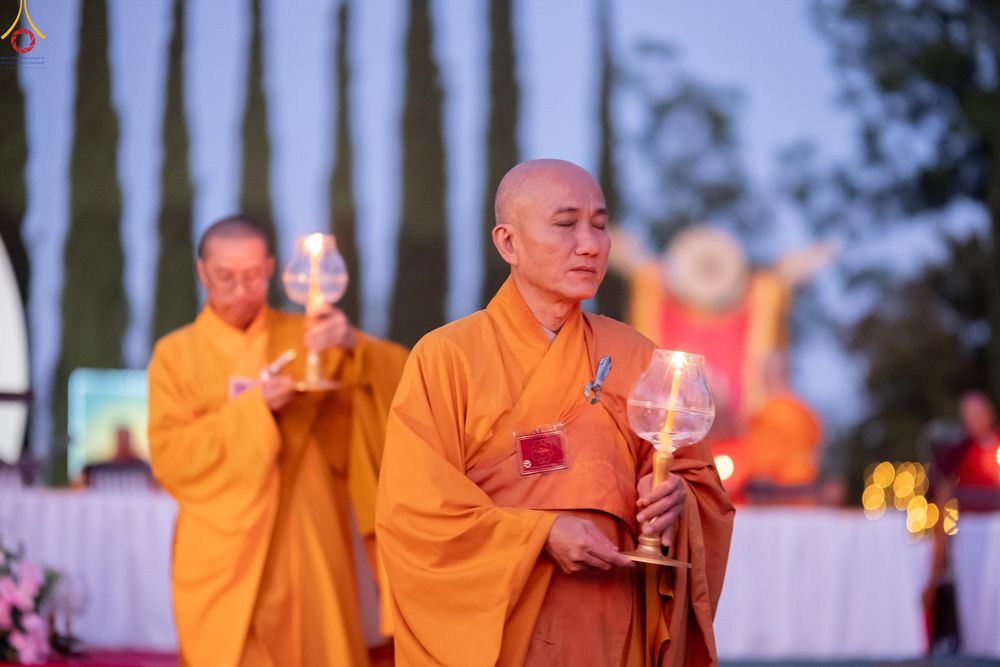 ภาพ No.332779:วันอาทิตย์ที่ 31 พฤษภาคม พ.ศ. 2569 วันวิสาขบูชา ณ วัดพระธรรมกายแคลิฟอร์เนีย  ประเทศสหรัฐอเมริกา