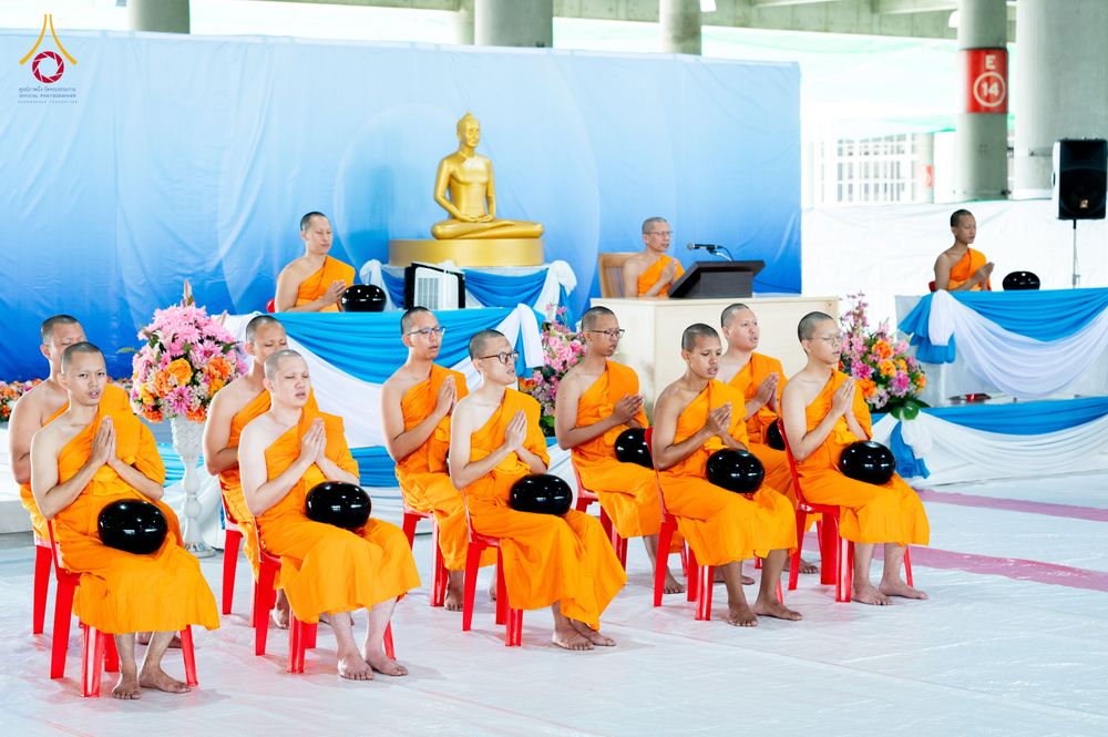 ภาพ No.336086:วันที่ 20 มิถุนายน พ.ศ. 2569 พิธีตักบาตรฉลองพระใหม่ โครงการอุปสมบทธรรมทายาทอุดมศึกษา รุ่นที่ 53
