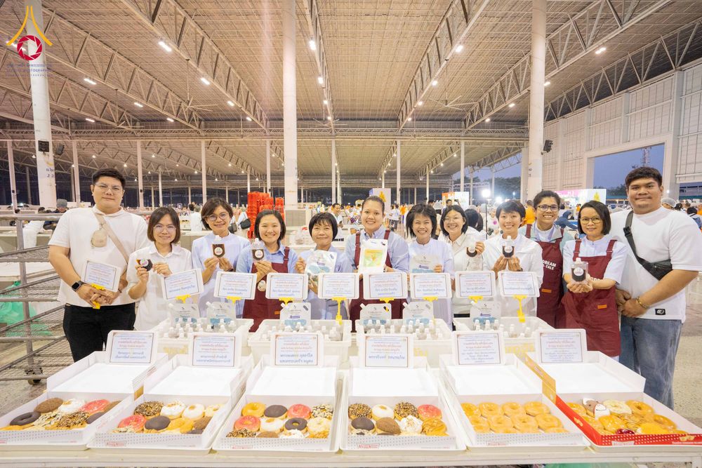 ภาพ No.305258:วันที่ 29 มกราคม พ.ศ. 2569 พิธีถวายภัตตาหารเป็นสังฆทาน แด่พระธรรมยาตรา ณ วัดพระธรรมกาย  จังหวัดปทุมธานี ในโครงการธรรมยาตรา กตัญญูบูชา มหาปูชนียาจารย์ พระมงคลเทพมุนี(สด จนฺทสโร) พระผู้ปราบมาร อนุสรณ์สถาน 7 แห่ง ปีที่ 14