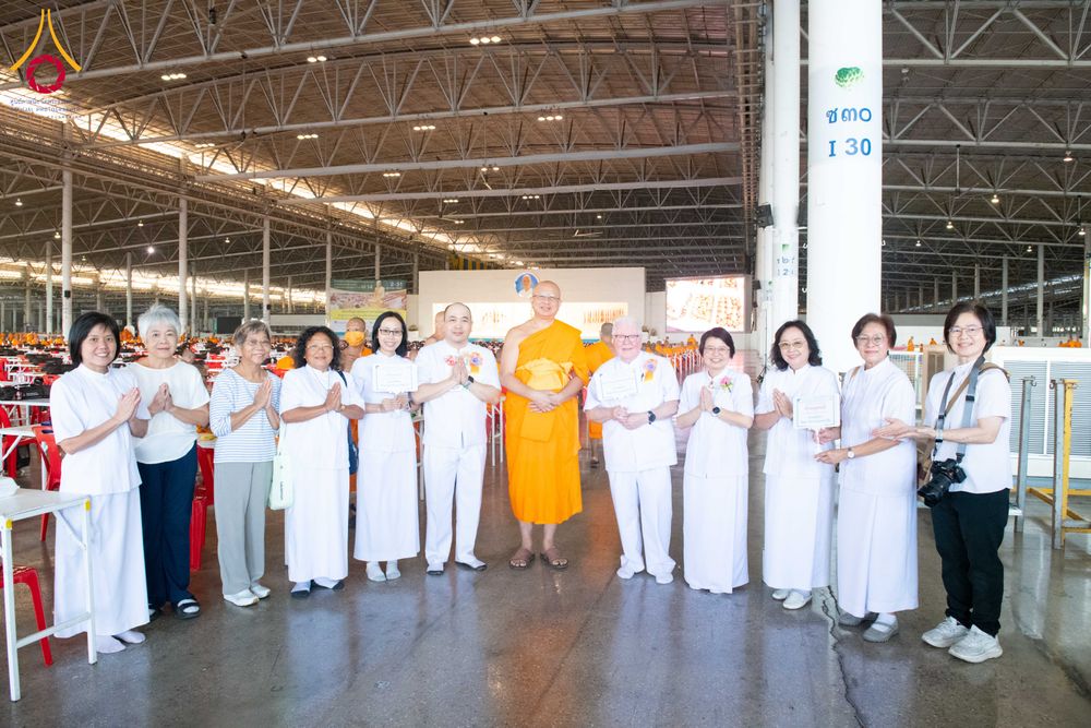 ภาพ No.287341:วันที่ 3 มกราคม พ.ศ.2569 พิธีถวายภัตตาหารเป็นสังฆทาน แด่พระธรรมยาตรา ณ วัดพระธรรมกาย  จังหวัดปทุมธานี ในโครงการธรรมยาตรา กตัญญูบูชา มหาปูชนียาจารย์ พระมงคลเทพมุนี(สด จนฺทสโร) พระผู้ปราบมาร อนุสรณ์สถาน 7 แห่ง ปีที่ 14