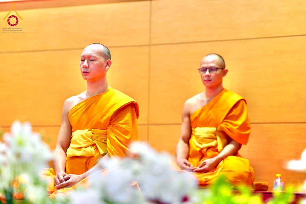 ภาพ No.284783:วันอาทิตย์ที่ 14 ธันวาคม พ.ศ.2568  พิธีปฏิบัติธรรม พิธีถวายภัตตาหารเป็นสังฆทาน พิธีมอบต้นสมบัติจักรพรรดิ ถวายแด่เจ้าอาวาสและประธานสงฆ์ 236 ศูนย์ส่งเสริมศีลธรรมทั่วโลก ณ สภาธรรมกายสากล วัดพระธรรมกาย