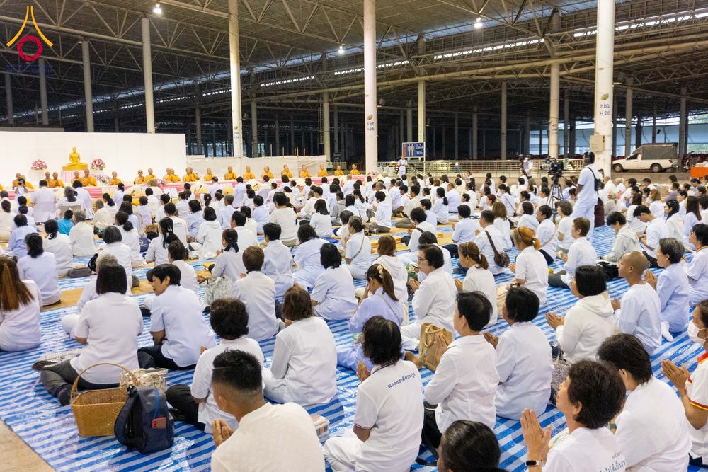 ภาพ No.279066:วันที่ 2 มกราคม พ.ศ.2569 พิธีถวายภัตตาหารเป็นสังฆทาน แด่พระธรรมยาตรา ณ วัดพระธรรมกาย ปทุมธานี ในโครงการธรรมยาตรา กตัญญูบูชา มหาปูชนียาจารย์ พระมงคลเทพมุนี(สด จนฺทสโร) พระผู้ปราบมาร อนุสรณ์สถาน 7 แห่ง ปีที่ 14