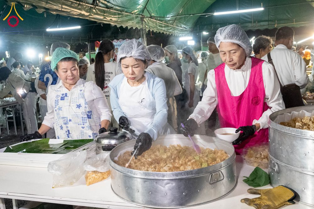 ภาพ No.301707:วันที่ 24 มกราคม พ.ศ. 2569 พิธีถวายภัตตาหารเป็นสังฆทาน แด่พระธรรมยาตรา ณ อนุสรณ์สถานบางปลา วัดบางปลา อำเภอบางเลน จังหวัดนครปฐม ในโครงการธรรมยาตรา กตัญญูบูชา มหาปูชนียาจารย์ พระมงคลเทพมุนี(สด จนฺทสโร) พระผู้ปราบมาร อนุสรณ์สถาน 7 แห่ง ปีที่ 14