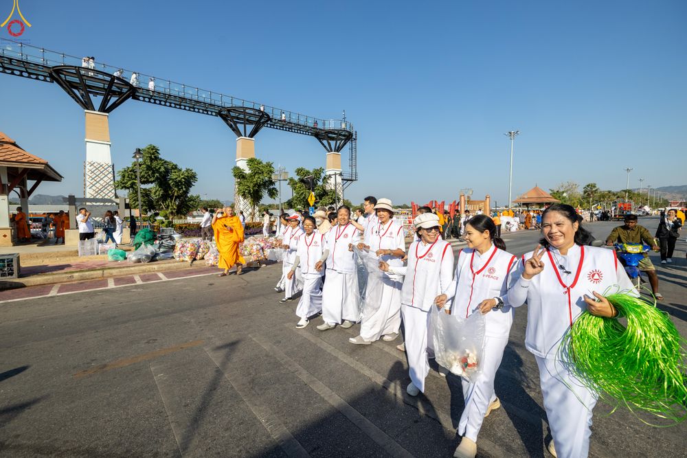 ภาพ No.282509:วันที่ 19 -20 ธันวาคม พ.ศ.2568 เบื้องหลังความสำเร็จ ของการจัดงานตักบาตร พระ 10,000 รูป Skywalk กาญจนบุรี