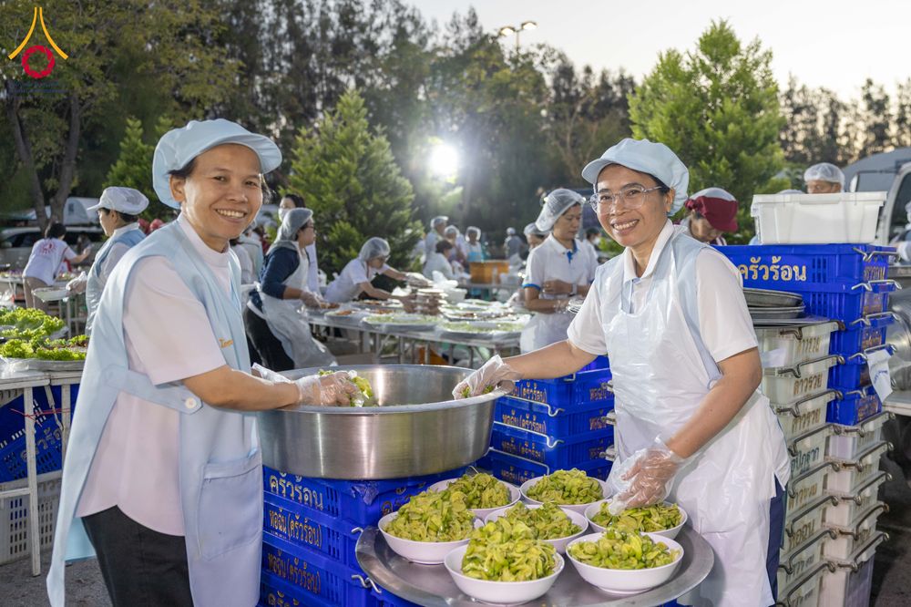 ภาพ No.289589:วันที่ 7 มกราคม พ.ศ. 2569 พิธีถวายภัตตาหารเป็นสังฆทาน แด่พระธรรมยาตรา ในโครงการธรรมยาตรา กตัญญูบูชา มหาปูชนียาจารย์ พระมงคลเทพมุนี(สด จนฺทสโร) พระผู้ปราบมาร อนุสรณ์สถาน 7 แห่ง ปีที่ 14 ณ อนุสรณ์สถานมหาวิหารพระมงคลเทพมุนี (โลตัสแลนด์) อ.สองพี่น้อง จ.สุพรร