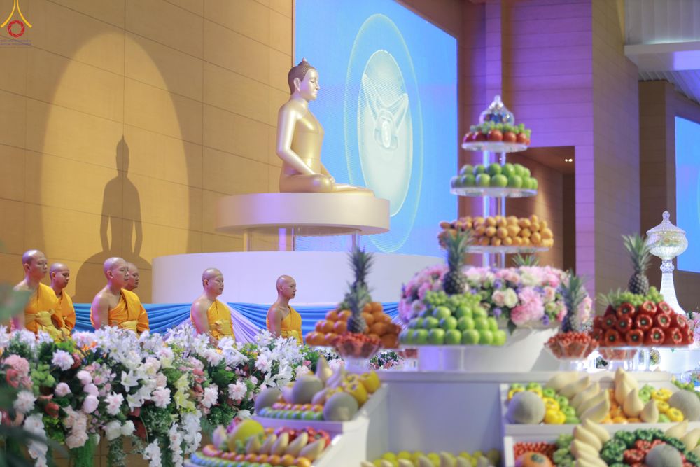 ภาพ No.311393:วันอาทิตย์ต้นเดือนที่ 1 มีนาคม พ.ศ.2569 พิธีตักบาตร และ พิธีบูชาข้าวพระ ณ สภาธรรมกายสากล วัดพระธรรมกาย