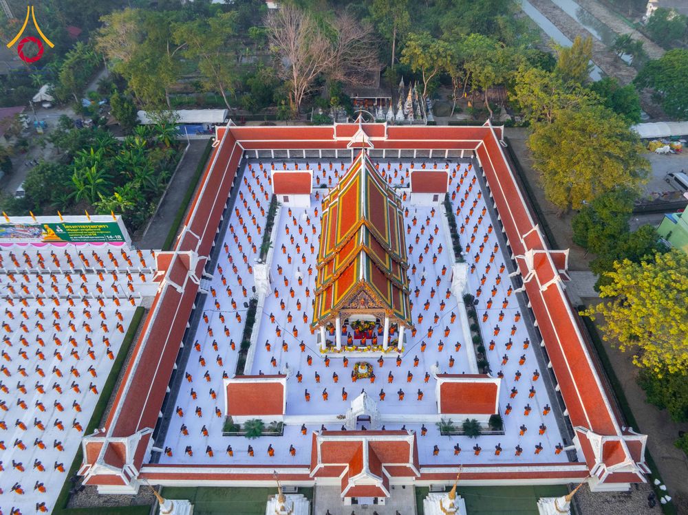 ภาพ No.297397:วันที่ 15 มกราคม พ.ศ.2569 พระธรรมยาตราปฏิบัติธรรมและถ่ายภาพหมู่ประวัติศาสตร์ อนุสรณ์สถานลำดับที่ 4 สถานที่เกิดด้วยกายธรรม  ณ วัดโบสถ์บน ต.บางคูเวียง จ.นนทบุรี ในโครงการธรรมยาตรา กตัญญูบูชา มหาปูชนียาจารย์ พระมงคลเทพมุนี(สด จนฺทสโร) พระผู้ปราบมาร อนุสรณ์ส