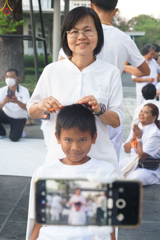 ภาพ No.78461:พิธีตัดปอยผม โครงการหน่อแก้วเปรียญธรรมรุ่นที่ 11  วันที่ 26 มีนาคม พ.ศ.2566  ณ หมู่กุฏิสามเณร อาคารค่ายจองแชมป์ วัดพระธรรมกาย