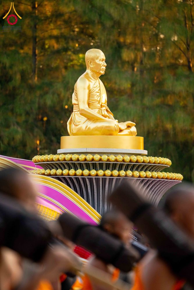 ภาพ No.290664:วันที่ 8 มกราคม พ.ศ. 2569 พระธรรมยาตราปฏิบัติธรรม และถ่ายภาพหมู่ประวัติศาสตร์ ในโครงการธรรมยาตรา กตัญญูบูชามหาปูชนียาจารย์ พระมงคลเทพมุนี(สด จนฺทสโร) พระผู้ปราบมาร อนุสรณ์สถาน 7 แห่ง ปีที่ 14 ณ อนุสรณ์สถานคลองบางนางแท่น อ.สามพราน จ.นครปฐม