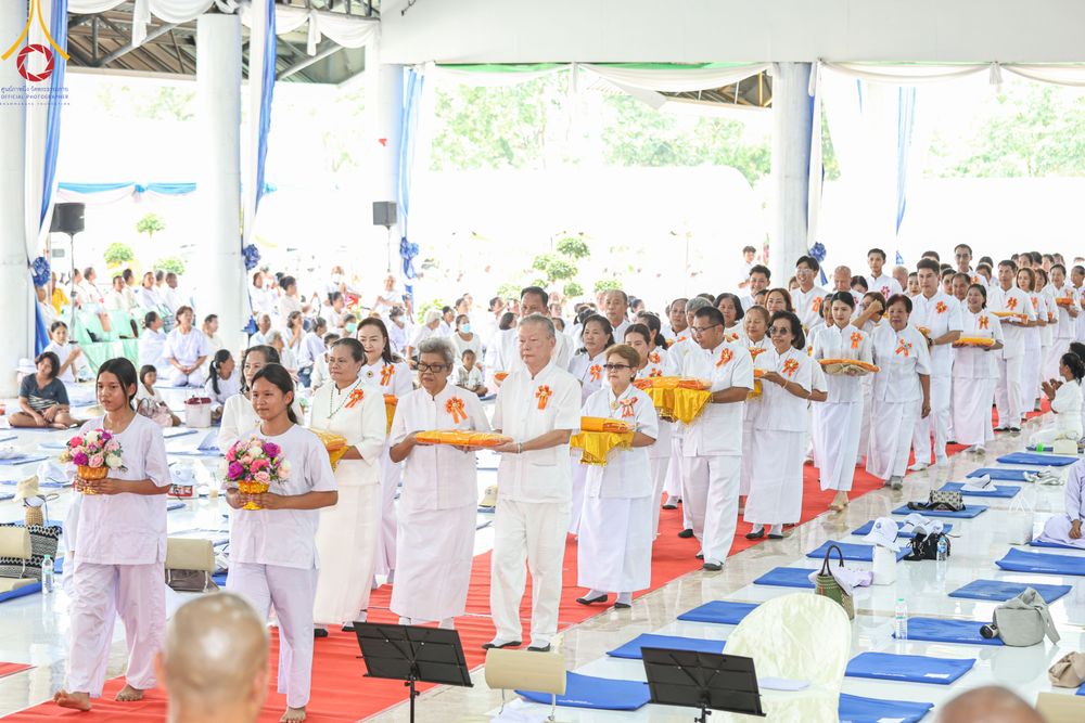 ภาพ No.327113:วันศุกร์ที่ 1 พฤษภาคม พ.ศ.2569 พิธีทอดผ้าป่า โปรยรัตนชาติ ตอกเสาเข็มมงคลต้นแรก สถาปนา “องค์พระเจดีย์เพื่อสร้างสันติภาพโลก” (แห่งแรกของภาคอีสาน) ณ ธุดงคสถานอำนาจเจริญ  อ.เมือง จ.อำนาจเจริญ