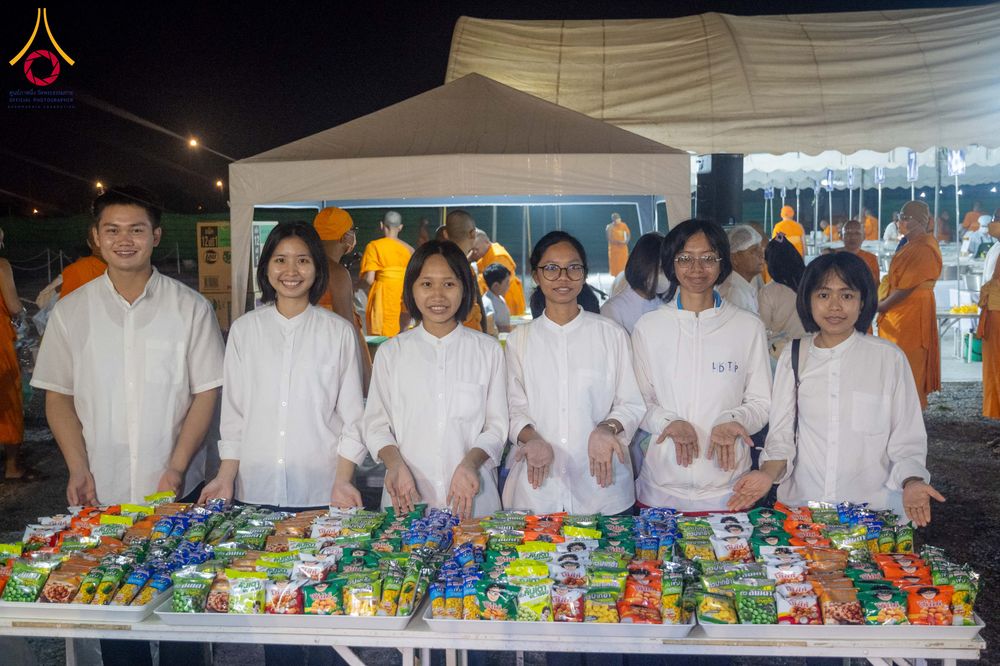 ภาพ No.297833:วันที่ 19 มกราคม พ.ศ. 2569 พิธีถวายภัตตาหารเป็นสังฆทาน แด่พระธรรมยาตรา ณ อนุสรณ์สถานบางปลา วัดบางปลา อำเภอบางเลน จังหวัดนครปฐม ในโครงการธรรมยาตรา กตัญญูบูชา มหาปูชนียาจารย์ พระมงคลเทพมุนี(สด จนฺทสโร) พระผู้ปราบมาร อนุสรณ์สถาน 7 แห่ง ปีที่ 14