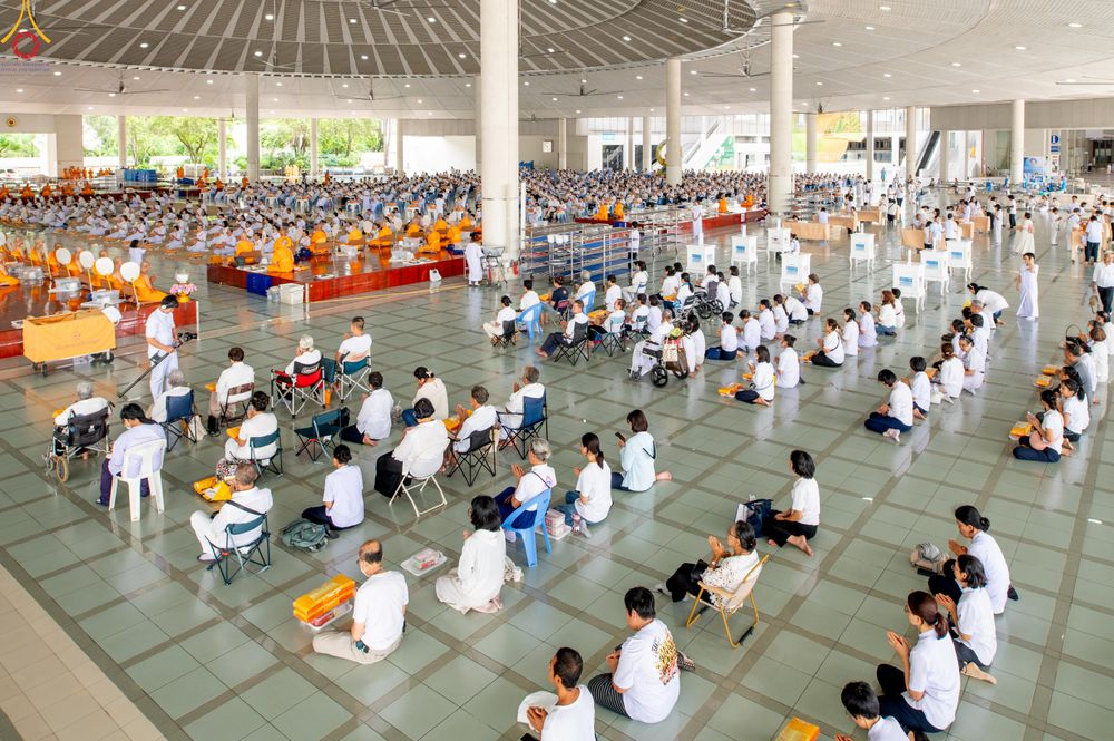 ภาพ No.343100:วันที่ 13 สิงหาคม พ.ศ.2569 พิธีบุพเปตพลี ครั้งที่ 186 ร่วมอุทิศส่วนกุศล แด่หมู่ญาติผู้ล่วงลับไปแล้ว และเป็นปัจจัยสนับสนุน การเผยแผ่พระพุทธศาสนา ณ หอฉันคุณยายอาจารย์ วัดพระธรรมกาย