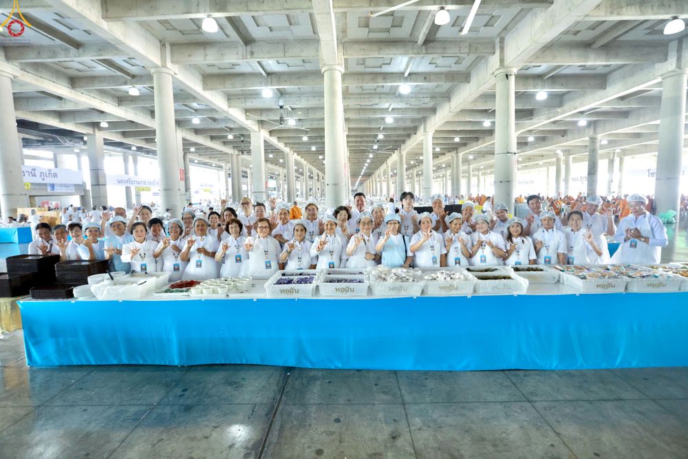 ภาพ No.323731:วันที่ 22 เมษายน พ.ศ.2569(วันคุ้มครองโลก) งานถวายมหาสังฆทาน 40,000 กว่าวัดทั่วประเทศ คณะสงฆ์ฉันภัตตาหารเพล