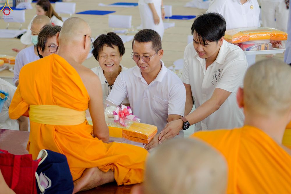 ภาพ No.337511:วันจันทร์ที่ 29 มิถุนายน พ.ศ.2569 (วันพระขึ้น 15 ค่ำ เดือน 8) พิธีบุพเปตพลี ครั้งที่ 184 ณ หอฉันคุณยายอาจารย์ฯ  พิธีสวดธัมมจักกัปปวัตนสูตร ครบ 8,495,000,000 จบ ณ มหาวิหารคด วัดพระธรรมกาย