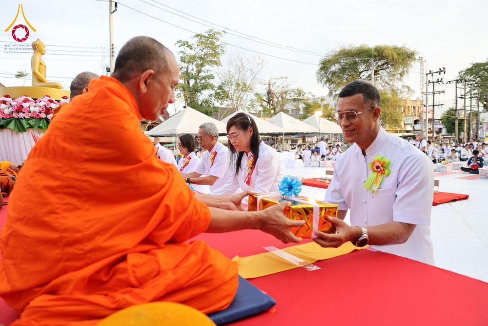 ภาพ No.310309:วันอาทิตย์ที่ 15 กุมภาพันธ์ พ.ศ. 2569 ตักบาตรพระ 1,000 รูป เมืองตรัง ปีที่ 2 ณ ลานพระบรมราชานุสาวรีย์ รัชกาลที่ 5 (หน้าศาลจังหวัดตรัง)อ.เมือง จ.ตรัง