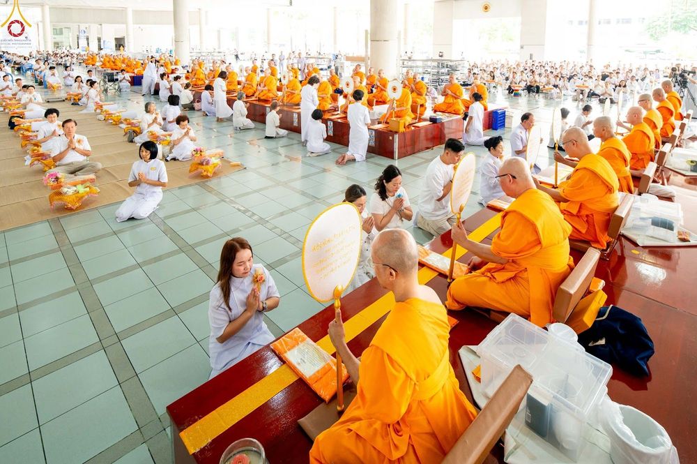 ภาพ No.348224:วันที่ 10 กันยายน พ.ศ.2569 พิธีสวดพระพุทธมนต์ และถวายภัตตาหารเป็นสังฆทาน เนื่องในวันครบ 26 ปี วันคล้ายละสังขาร คุณยายอาจารย์มหารัตนอุบาสิกาจันทร์ ขนนกยูง ณ หอฉันคุณยายอาจารย์ฯ วัดพระธรรมกาย