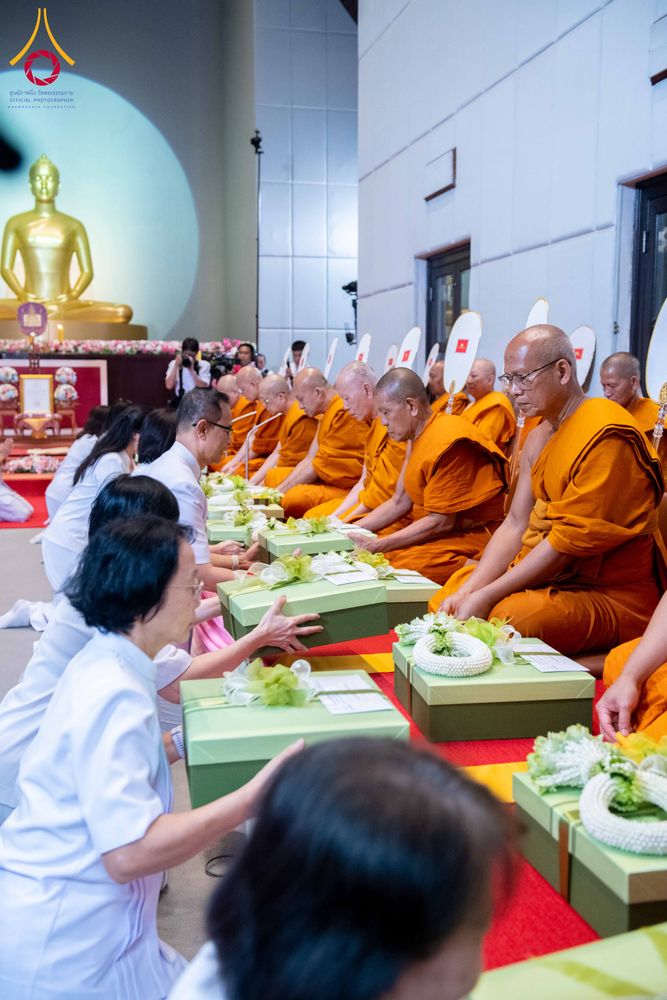 ภาพ No.309005:วันอาทิตย์ที่ 8 กุมภาพันธ์ พ.ศ. 2569  พิธีต้อนรับพระบัญชาสมเด็จพระสังฆราช แต่งตั้ง  “พระครูปลัดรัตนวีรวัฒน์” (รังสฤษดิ์ อิทฺธิจินฺตโก) เจ้าอาวาสวัดพระธรรมกาย ให้ดำรงตำแหน่ง “ที่ปรึกษาเจ้าคณะจังหวัดปทุมธานี”