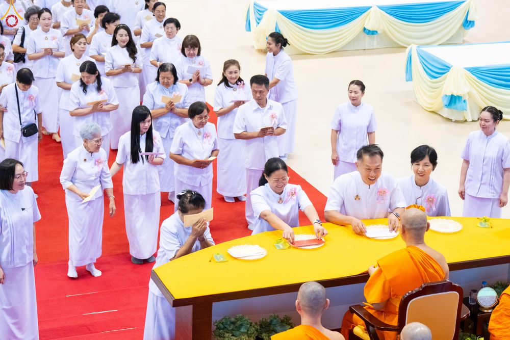 ภาพ No.311686:วันอาทิตย์ต้นเดือนที่ 1 มีนาคม พ.ศ.2569 สัมมนาพิเศษ พิธีมอบรูปหล่อโลหะหลวงปู่วัดปากน้ำ พระมงคลเทพมุนี พิธีมุทิตาสักการะในโอกาสพระครูปลัดรัตนวีรวัฒน์(รังสฤษดิ์ อิทธิจินฺตโก) เจ้าอาวาสวัดพระธรรมกาย  ดำรงตำแหน่งเป็น “ที่ปรึกษาเจ้าคณะจังหวัดปทุมธานี”  ณ ห้อง