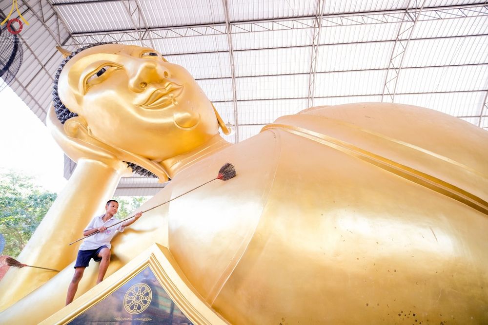 ภาพ No.71692:พระธรรมยาตรา ปฏิบัติศาสนกิจ ทำนุบำรุงศาสนสถาน, สวดธรรมจักร ,ปฏิบัติธรรม ร่วมกับชุมชน,นักเรียนเด็กดีวีสตาร์ และร่วมพิธีทอดผ้าป่าบำรุงศาสนสถาน ในโครงการธรรมยาตรากตัญญูบูชา มหาปูชนียาจารย์ พระมงคลเทพมุนี(สด จนฺทสโร) พระผู้ปราบมาร อนุสรณ์สถาน 7 แห่ง ปีที่ 11