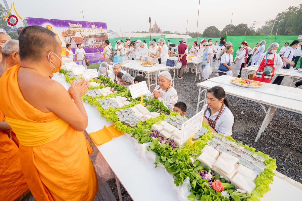 ภาพ No.295500:วันที่ 16 มกราคม พ.ศ. 2569 พิธีถวายภัตตาหารเป็นสังฆทาน แด่พระธรรมยาตรา ณ วัดโบสถ์บน ต.บางคูเวียง จ.นนทบุรี อนุสรณ์สถานลำดับที่ 4 สถานที่เกิดด้วยกายธรรม ในโครงการธรรมยาตรา กตัญญูบูชา มหาปูชนียาจารย์ พระมงคลเทพมุนี(สด จนฺทสโร) พระผู้ปราบมาร อนุสรณ์สถาน 7 แ