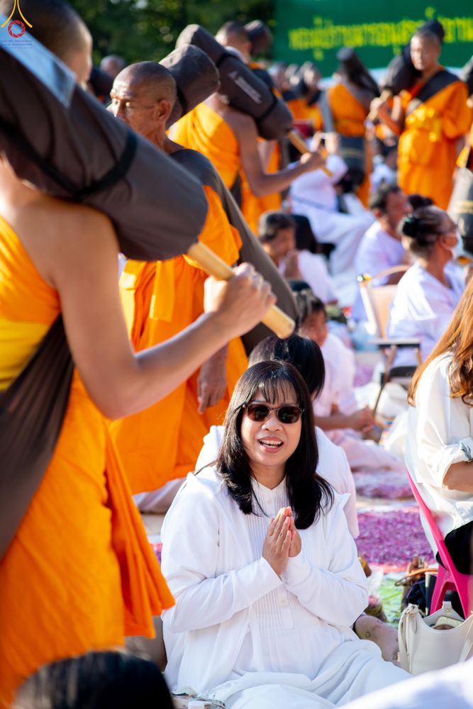 ภาพ No.290515:วันที่ 7 มกราคม พ.ศ. 2569 พิธีต้อนรับพระธรรมยาตรา ณ อนุสรณ์สถานลำดับที่ 2  สถานที่ตั้งมโนปณิธานบวชตลอดชีวิต อนุสรณ์สถานคลองบางนางแท่น (ภาพชุดที่ 2) อ.สามพราน จ.นครปฐม ในโครงการธรรมยาตรา กตัญญูบูชา มหาปูชนียาจารย์ พระมงคลเทพมุนี(สด จนฺทสโร) พระผู้ปราบมาร 