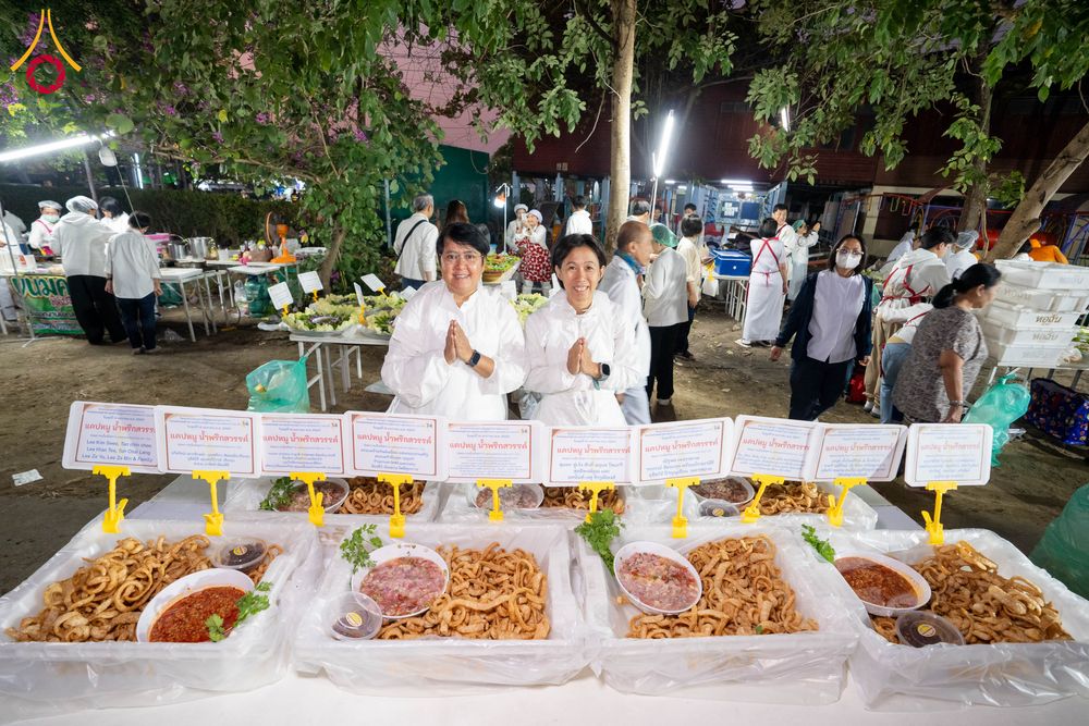 ภาพ No.293728:วันที่ 14 มกราคม พ.ศ. 2569  พิธีถวายภัตตาหารเป็นสังฆทาน แด่พระธรรมยาตรา  ณ วัดสองพี่น้อง ต.ต้นตาล อ.สองพี่น้อง จ.สุพรรณบุรี  ในโครงการธรรมยาตรา กตัญญูบูชา มหาปูชนียาจารย์  พระมงคลเทพมุนี(สด จนฺทสโร) พระผู้ปราบมาร  อนุสรณ์สถาน 7 แห่ง ปีที่ 14