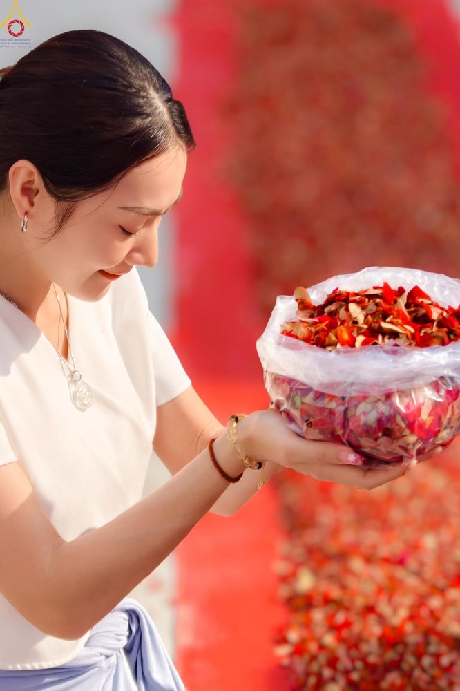 ภาพ No.294941:วันที่ 14 มกราคม พ.ศ. 2569 พิธีต้อนรับพระธรรมยาตรา อนุสรณ์สถานลำดับที่ 4  สถานที่เกิดด้วยกายธรรม ณ วัดโบสถ์บน ต.บางคูเวียง จ.นนทบุรี ในโครงการธรรมยาตรา กตัญญูบูชา มหาปูชนียาจารย์ พระมงคลเทพมุนี(สด จนฺทสโร) พระผู้ปราบมาร อนุสรณ์สถาน 7 แห่ง ปีที่ 14