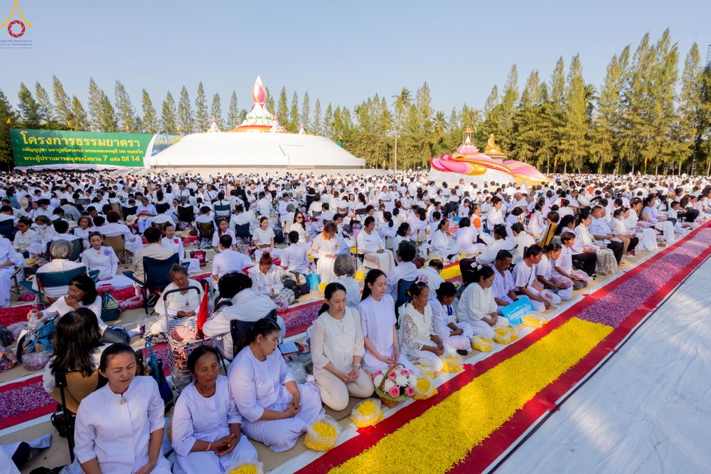 ภาพ No.290390:วันที่ 7 มกราคม พ.ศ. 2569 พิธีต้อนรับพระธรรมยาตรา ณ อนุสรณ์สถานลำดับที่ 2  สถานที่ตั้งมโนปณิธานบวชตลอดชีวิต อนุสรณ์สถานคลองบางนางแท่น (ภาพชุดที่ 2) อ.สามพราน จ.นครปฐม ในโครงการธรรมยาตรา กตัญญูบูชา มหาปูชนียาจารย์ พระมงคลเทพมุนี(สด จนฺทสโร) พระผู้ปราบมาร 