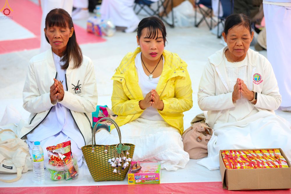 ภาพ No.294367:วันที่ 14 มกราคม พ.ศ. 2569 พิธีตักบาตรพระธรรมยาตรา ณ วัดสองพี่น้อง ต.ต้นตาล อ.สองพี่น้อง จ.สุพรรณบุรี ในโครงการธรรมยาตรา กตัญญูบูชา มหาปูชนียาจารย์ พระมงคลเทพมุนี(สด จนฺทสโร) พระผู้ปราบมาร อนุสรณ์สถาน 7 แห่ง ปีที่ 14